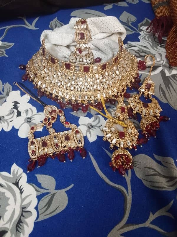 bridal red and golden set only 1 time used 2