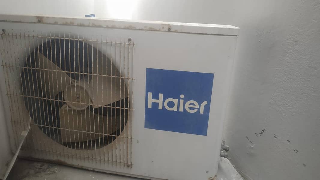HAIER SPLIT AC 1.5TON BLACK COLOR SLIGHTLY USED 1