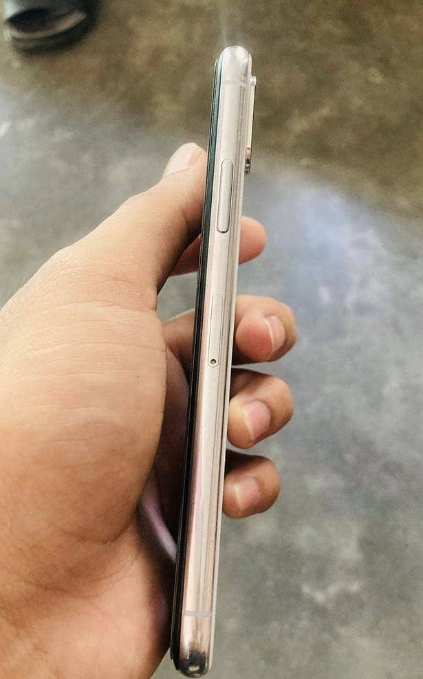 IPhone X . PTA Approved. With box. And charger. 0