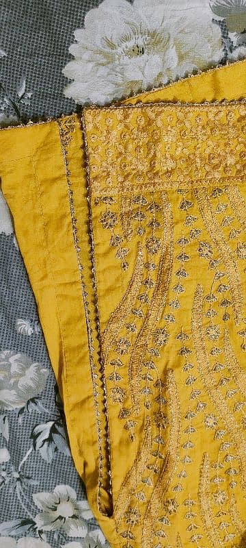 embroided lawn yellow 3 piece suit 2