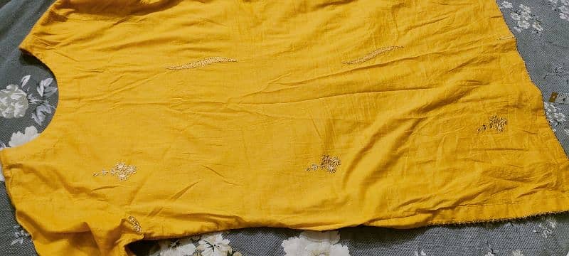 embroided lawn yellow 3 piece suit 3