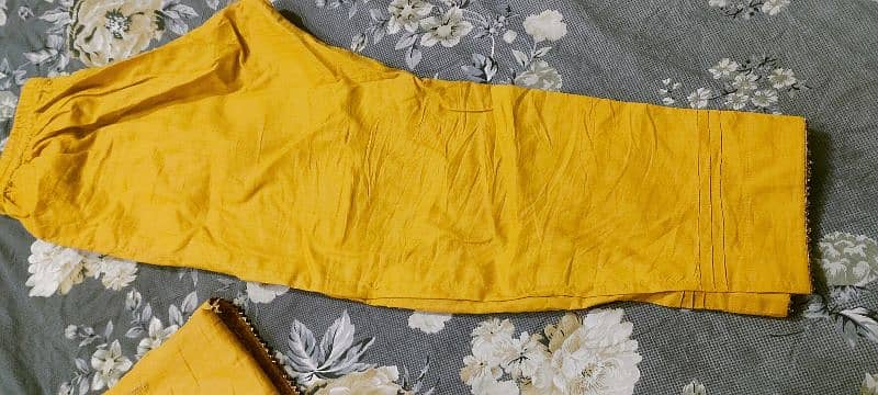 embroided lawn yellow 3 piece suit 4