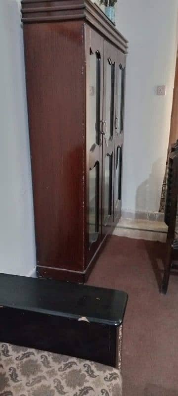 mirror showcase 0