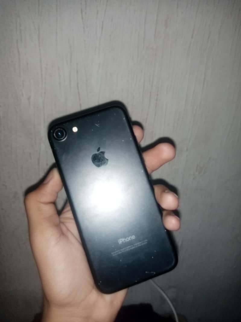 Apple iPhone 7 0