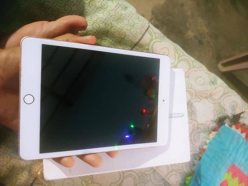 ipad mini 5 with box 2