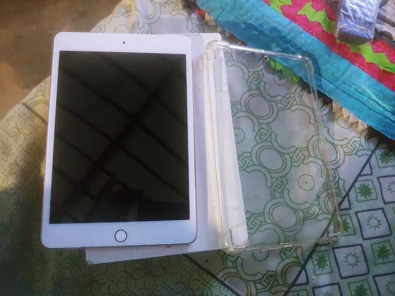 ipad mini 5 with box 3