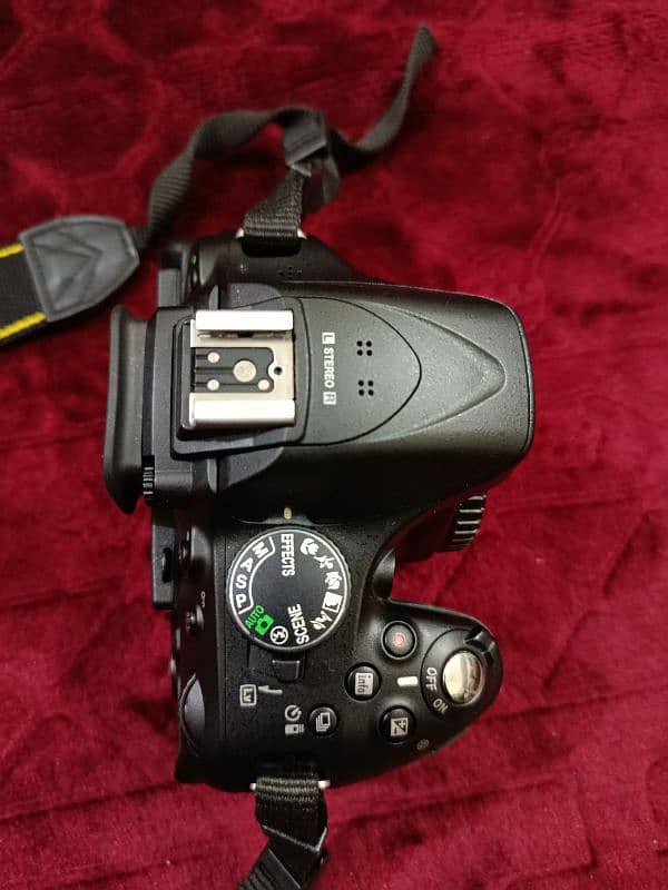 Nikon D5200 with 18-55mm lens + SB 400 Speedlight flash + 16 gb Card 1