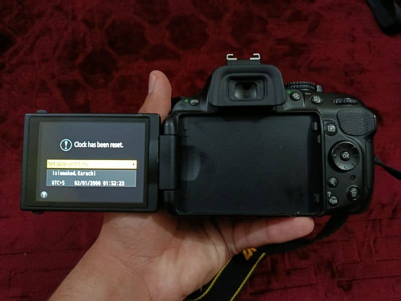 Nikon D5200 with 18-55mm lens + SB 400 Speedlight flash + 16 gb Card 3