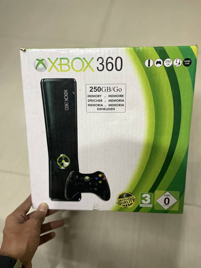 X box 360 e slim 0