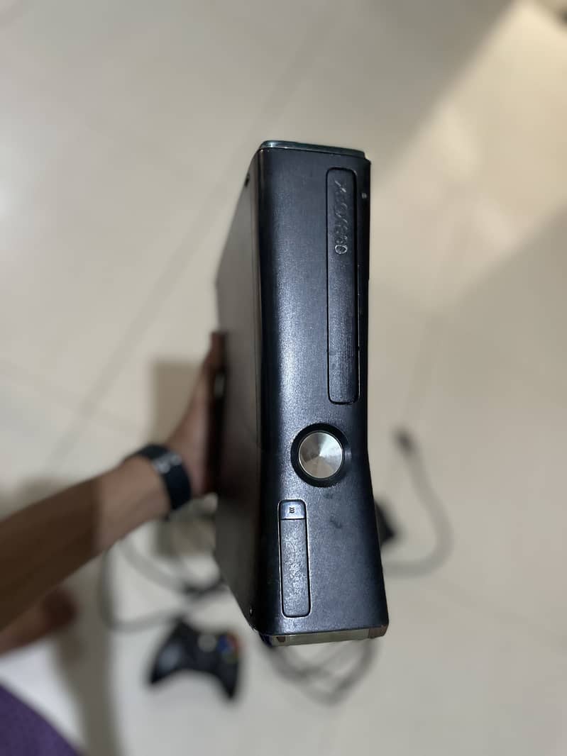 X box 360 e slim 4
