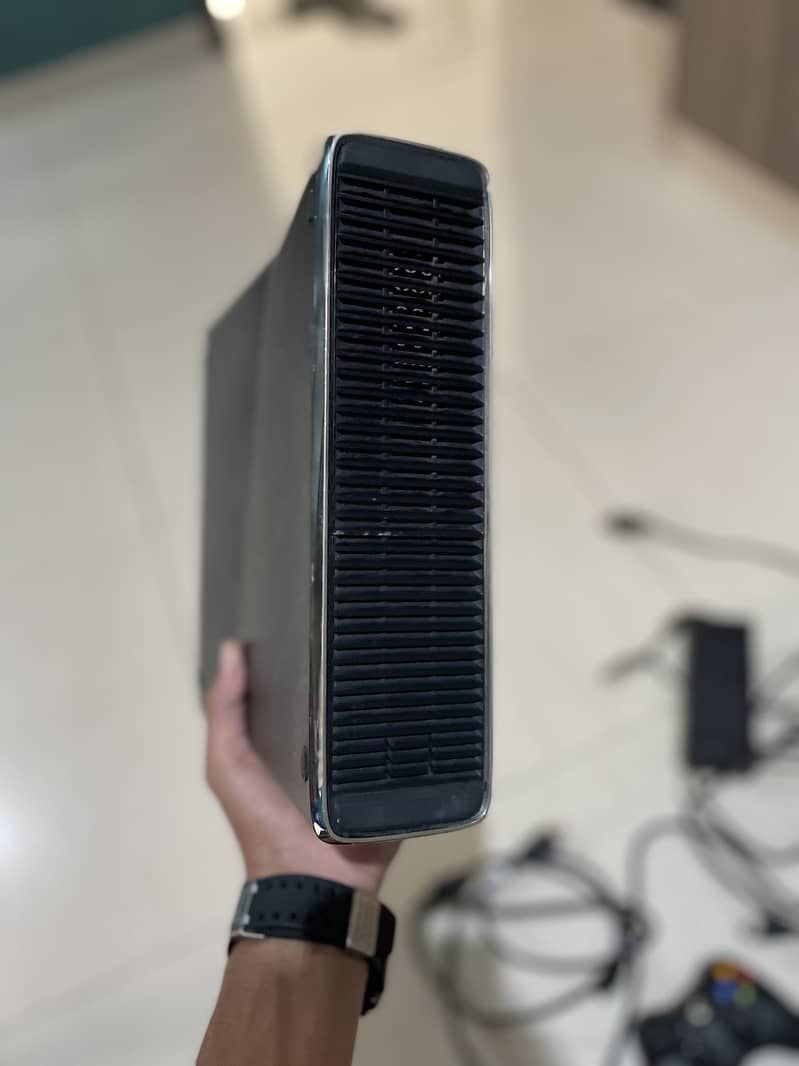 X box 360 e slim 6