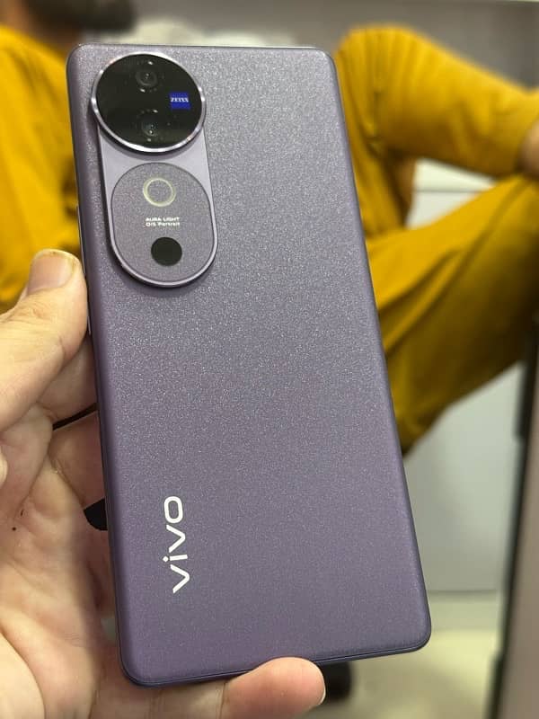Vivo v40 5g 1