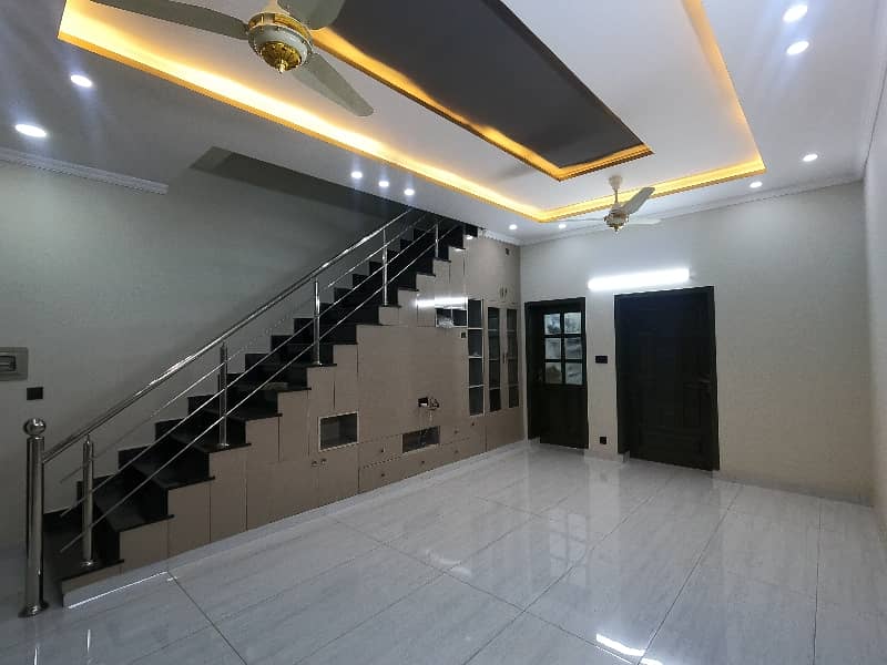 Your Search Ends Right Here With The Beautiful On Excellent Location House In G-11/1 At Affordable Price Of Pkr Rs. 78500000 8
