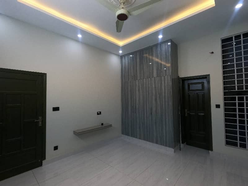 Your Search Ends Right Here With The Beautiful On Excellent Location House In G-11/1 At Affordable Price Of Pkr Rs. 78500000 16