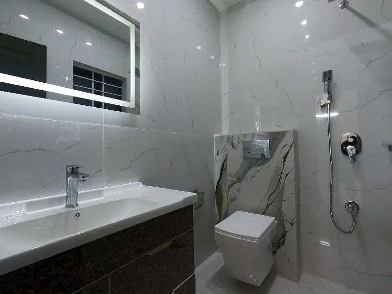 Your Search Ends Right Here With The Beautiful On Excellent Location House In G-11/1 At Affordable Price Of Pkr Rs. 78500000 17