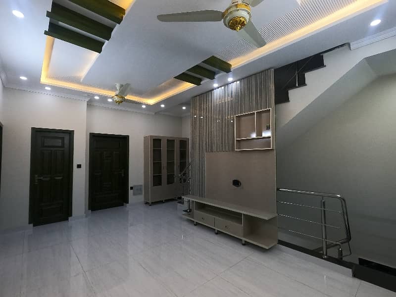 Your Search Ends Right Here With The Beautiful On Excellent Location House In G-11/1 At Affordable Price Of Pkr Rs. 78500000 32