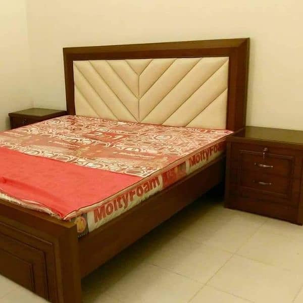 bed drasing side tables 0