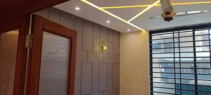 10 MARLA UPPER PORTION AVAILABLE FOR RENT IN IEP TOWN 3