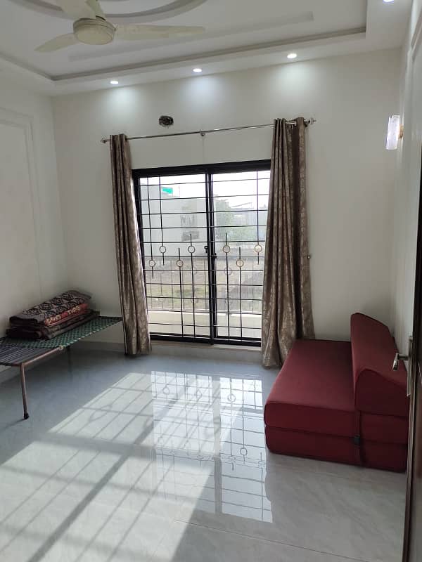 10 MARLA UPPER PORTION AVAILABLE FOR RENT IN IEP TOWN 6
