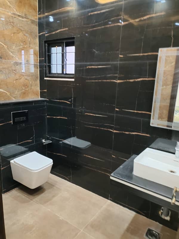 10 MARLA UPPER PORTION AVAILABLE FOR RENT IN IEP TOWN 8