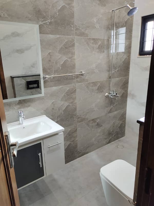 10 MARLA UPPER PORTION AVAILABLE FOR RENT IN IEP TOWN 10