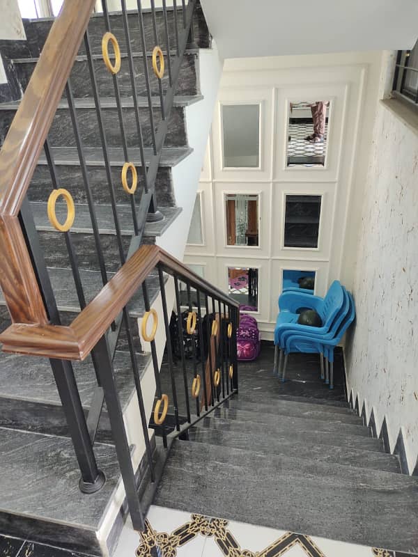 10 MARLA UPPER PORTION AVAILABLE FOR RENT IN IEP TOWN 12