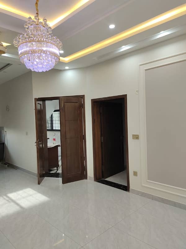 10 MARLA UPPER PORTION AVAILABLE FOR RENT IN IEP TOWN 14