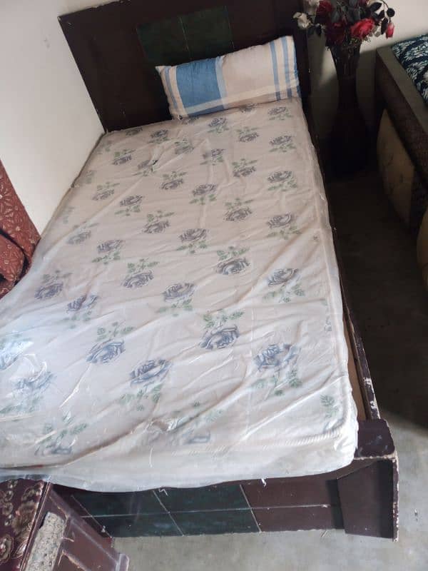 All okay just use a bed no any damage 1