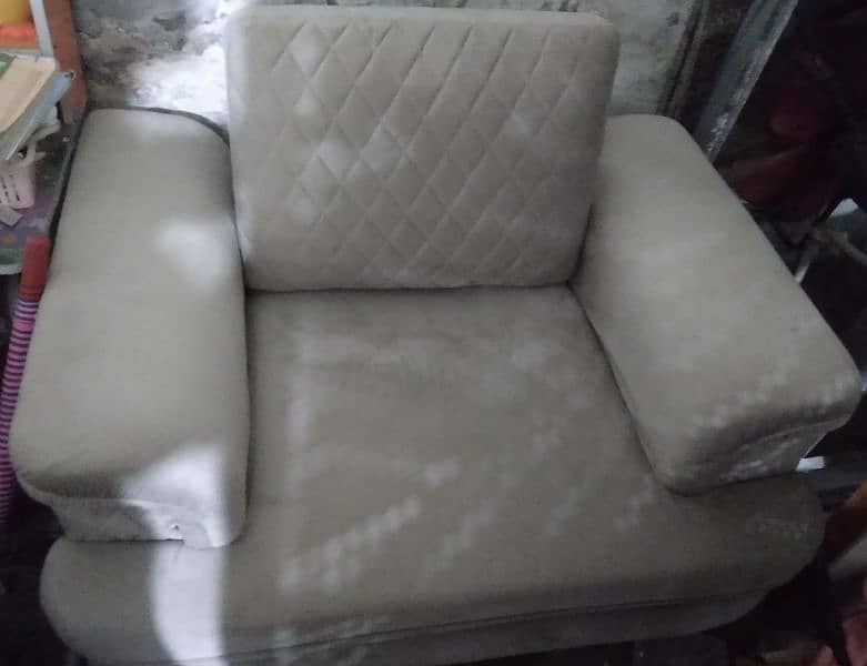 like new condition 6 seater sofa set urgent sale 3
