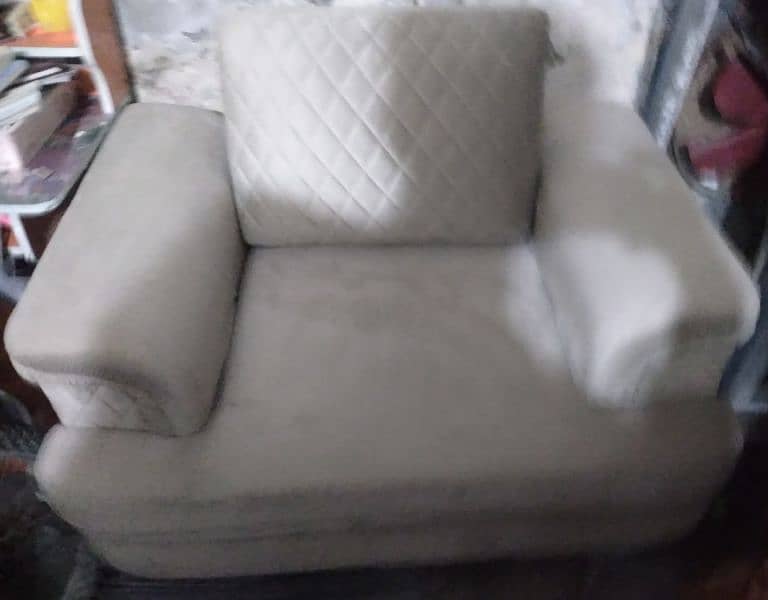 like new condition 6 seater sofa set urgent sale 4