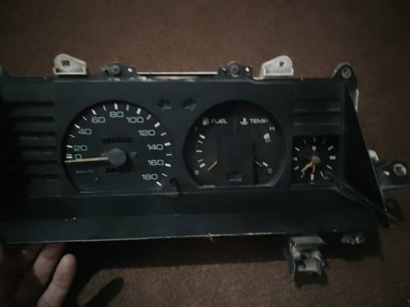 Speed meter back lights Corolla 1986 4