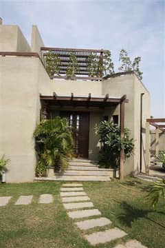 Stunning 1000 Yards Bungalow Is Available For Rent