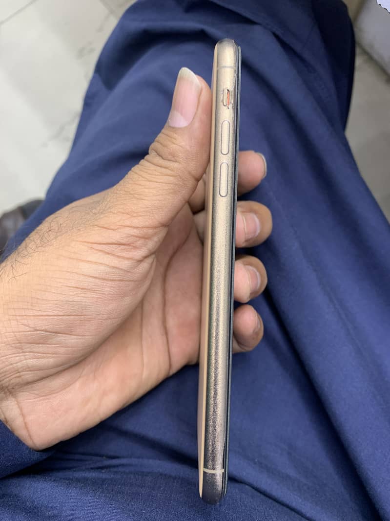 I phone 11 pro max 4