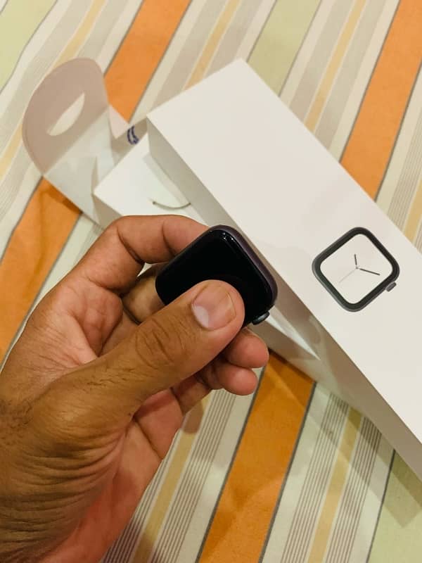 Apple Watch Series 4 44mm full box urgent for sale 2