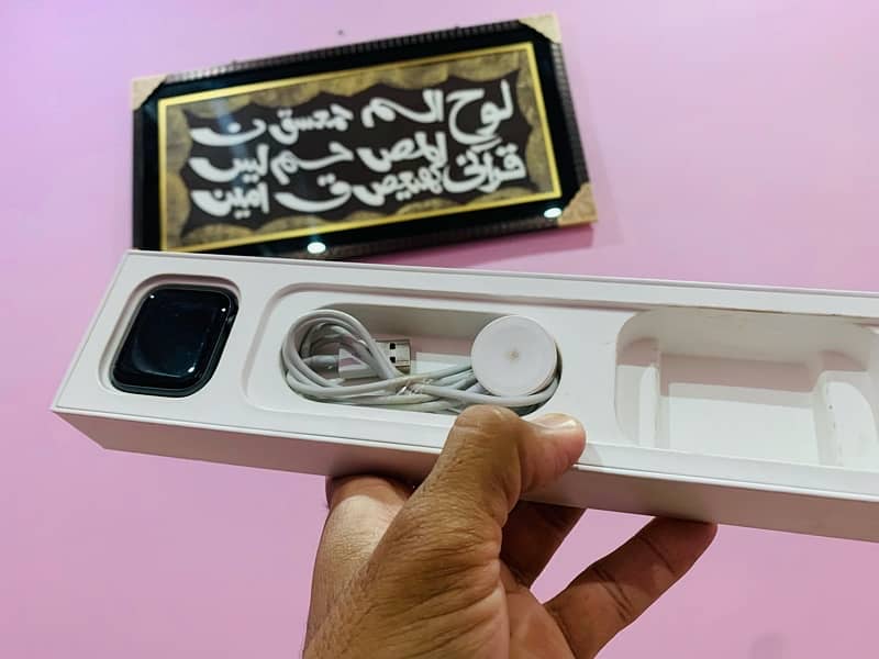 Apple Watch Series 4 44mm full box urgent for sale 9