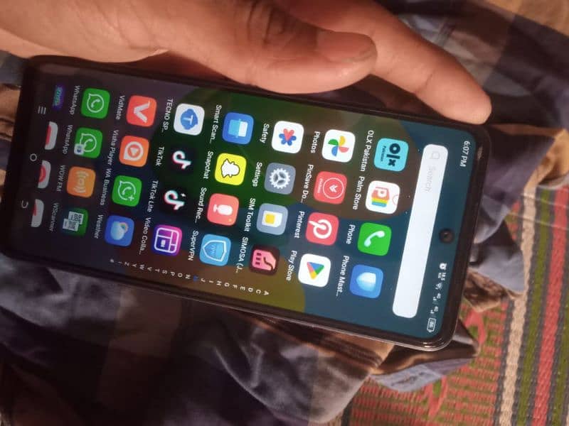 Tecno spark 20c 1