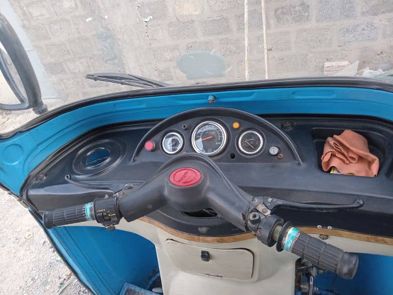 rickshaw 2023 ka 10 month ka model ha all ok ha demand 3 lak 30k 4