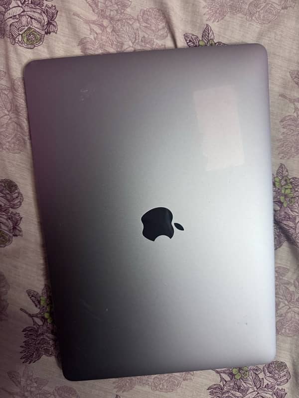 Macbook pro 2016 slim With Touch Bar 13