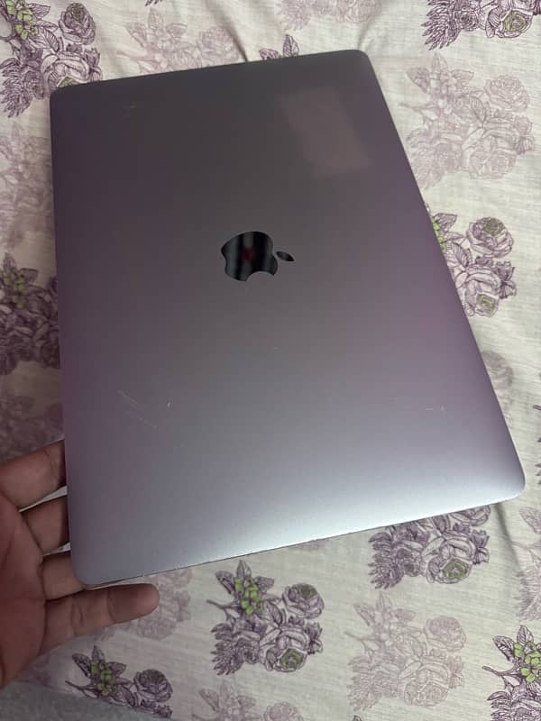 Macbook pro 2016 slim With Touch Bar 14