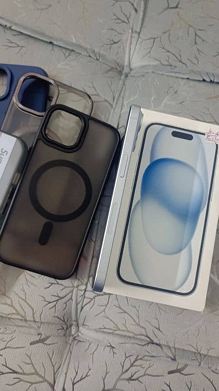 Apple iphone 15 factory unlock 128 gb 100 battery 53 cycle only 2
