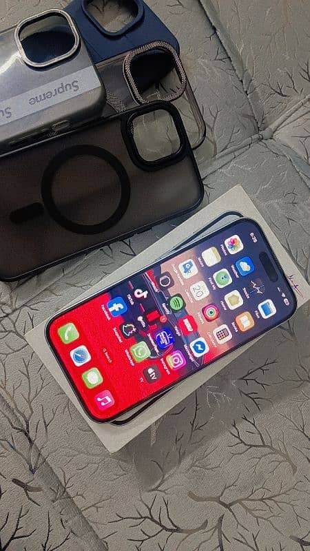 Apple iphone 15 factory unlock 128 gb 100 battery 53 cycle only 5
