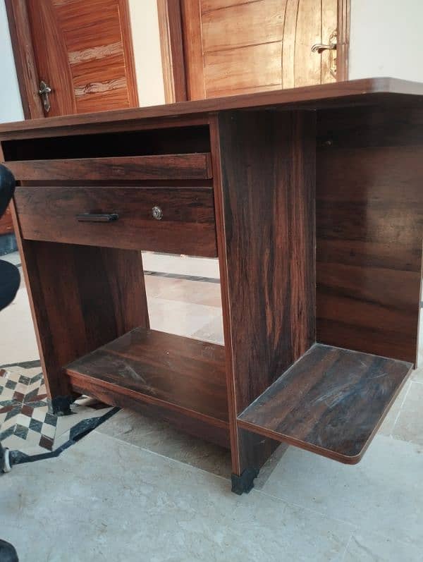 Computer Table & Chair 5