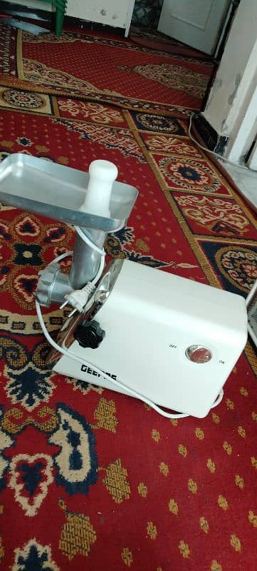 meat grinder 1