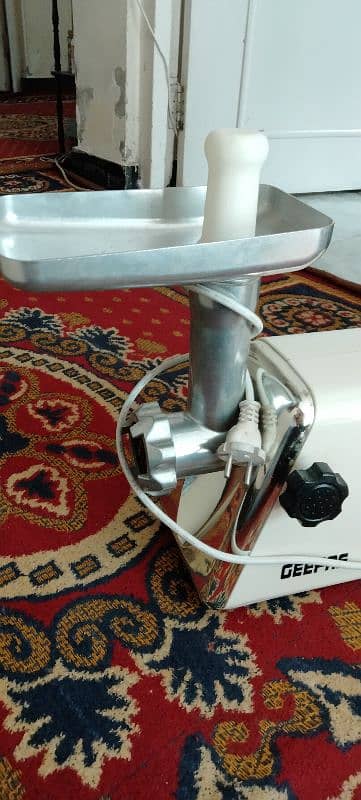 meat grinder 3