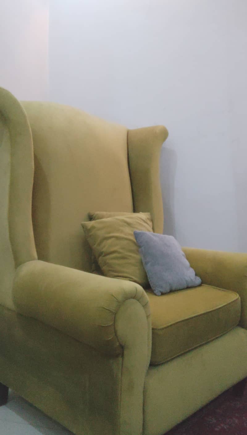 Stylish High-Back Armchair – Hardly used and perfect condition 0