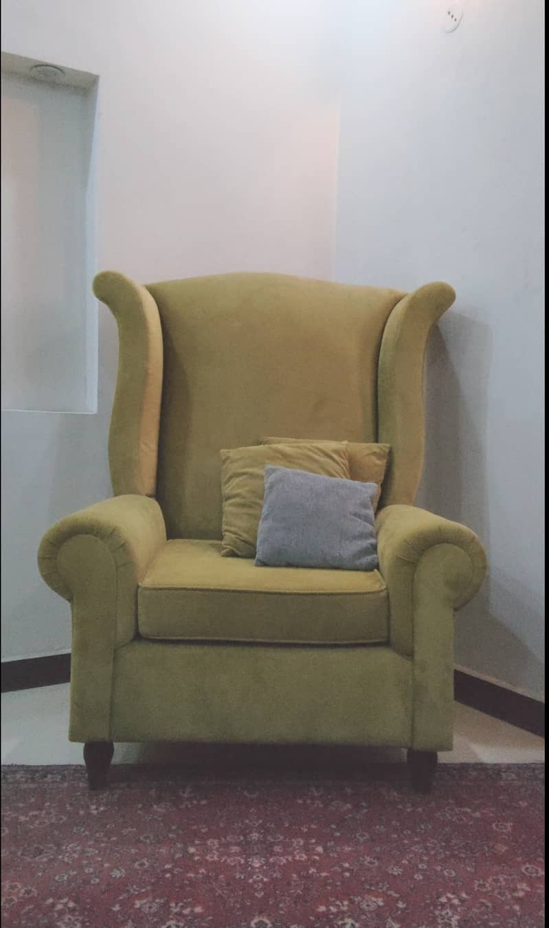 Stylish High-Back Armchair – Hardly used and perfect condition 3