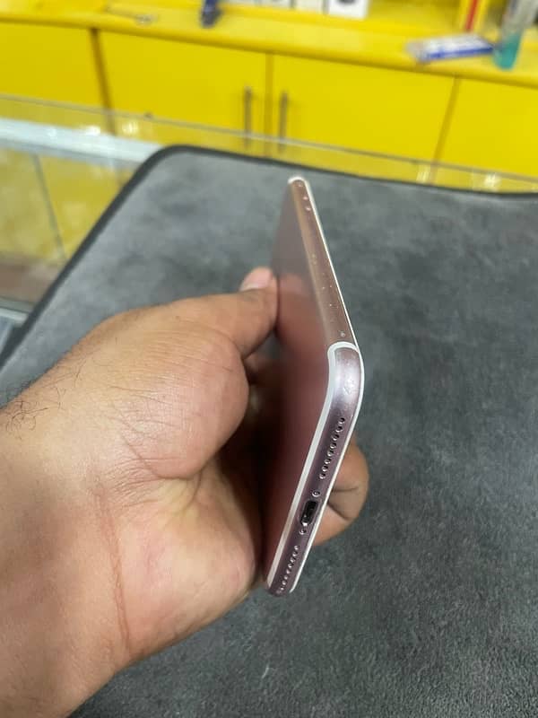 iPhone 7plus pta approved 2