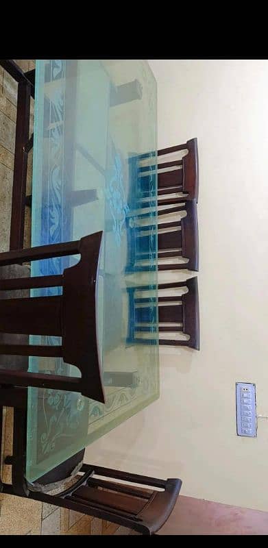 8 seater dining table with all 8 seats - Great condition 0