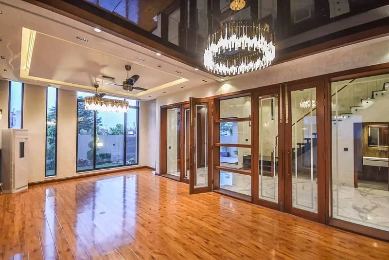 1 Kanal Luxury House Available for Rent 3
