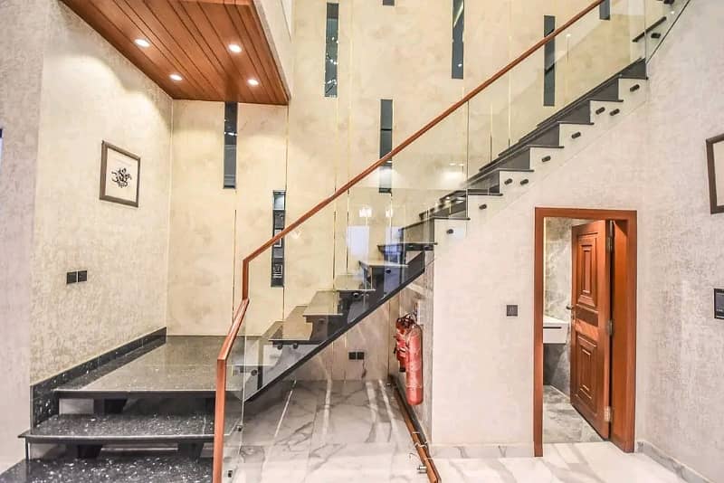 1 Kanal Luxury House Available for Rent 4